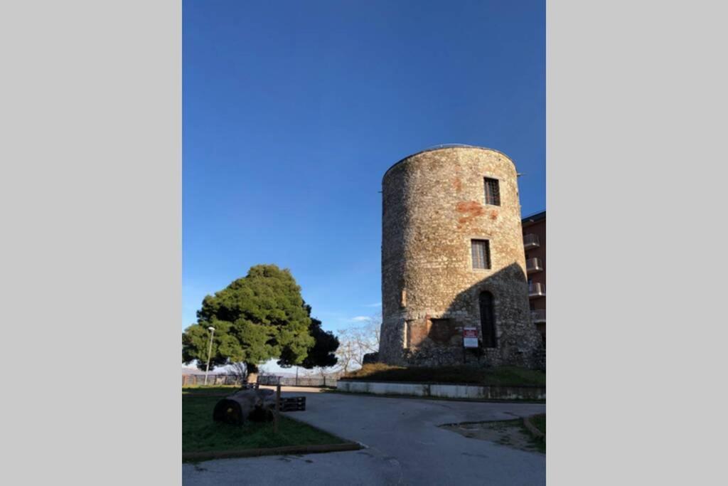 La Casetta Di Rosie, Alla Torre Guevara Potenza Bagian luar foto